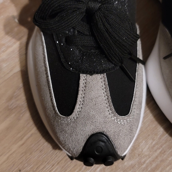 NWOT Black And Gray Running Gym Sneaker Shoes - Picture 6 of 10